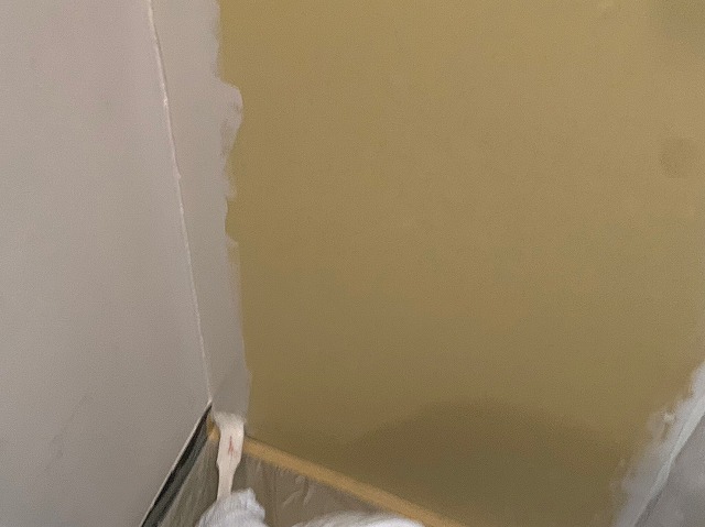 内装壁　下塗り